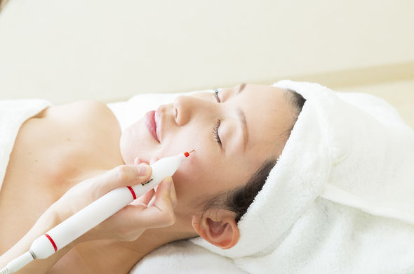 新品未使用　シミ取り　サイト内最安値　ソニック　エステサロン用 シミソニック|シミケアxオンライン診療で安心・安全な施術可能に